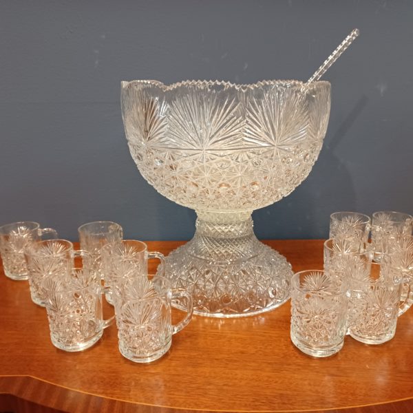 Clear Glass Punch Bowl Ladle Pour Spout 13 Delicate Vintage