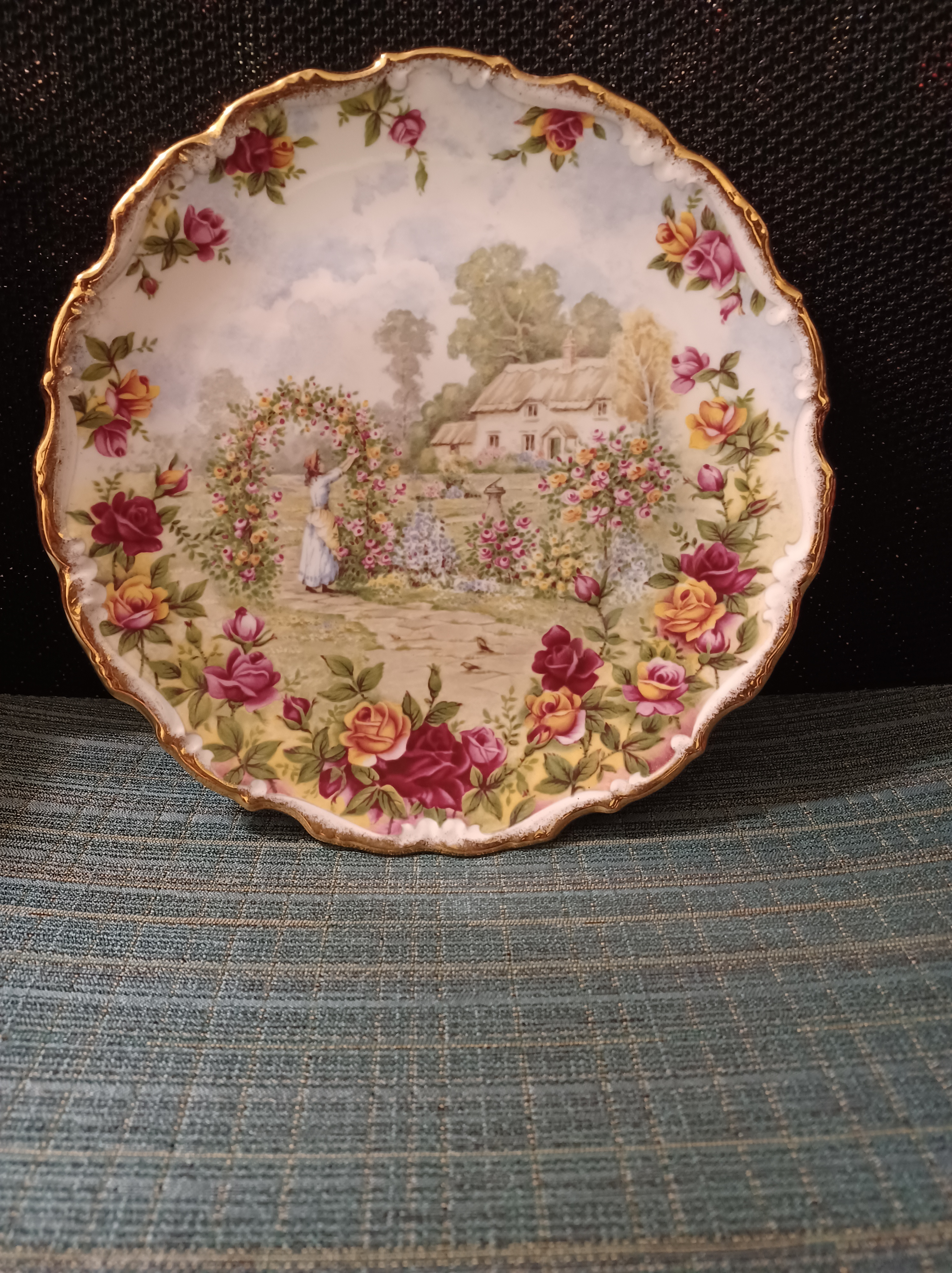 Old country 2024 roses plates