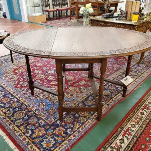 Beautiful English Drop Leaf Table