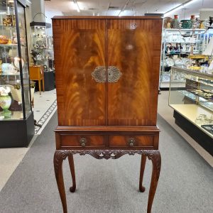 Antique Mahogany Queen Anne Cocktail Bar/Liquor Cabinet